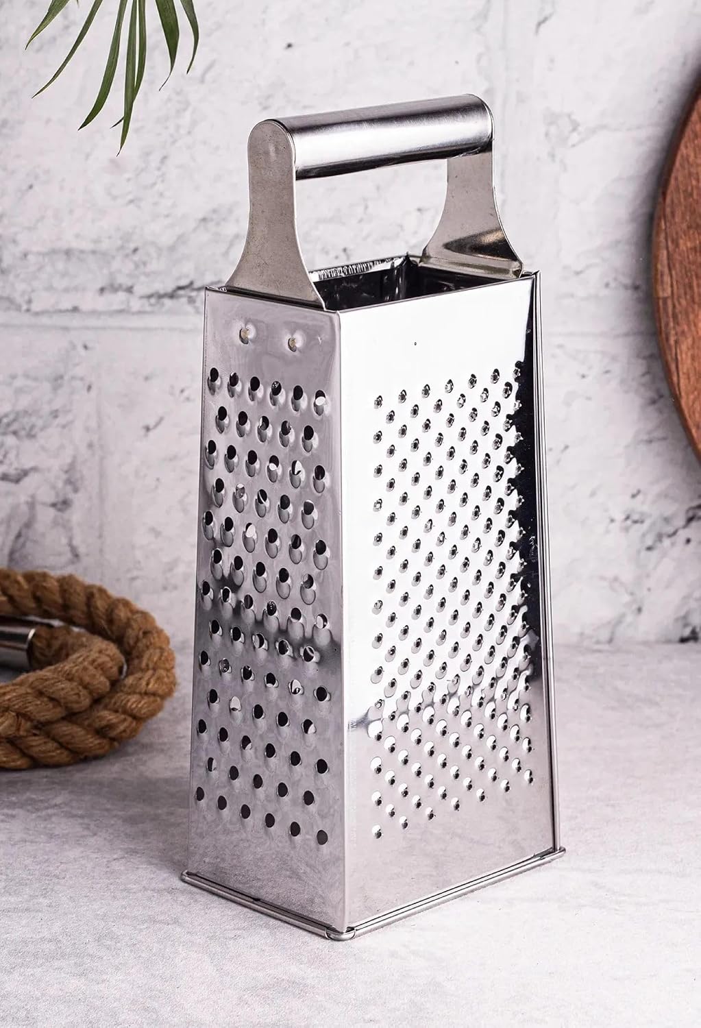 Metal Rende, Paslanmaz Çelik, Çok Amaçlı ve Dayanıklı Tasarım, Sebze, Peynir ve Meyve Rendesi, Ergonomik Saplı, Kolay Temizlenebilir, Mutfak için Pratik ve Şık