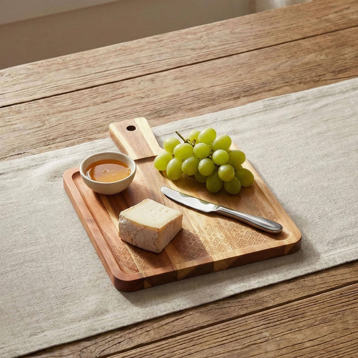 Doğal Akasya Ahşap Kare Sunum Tahtası ve Servis Tepsisi – 28.5x21 cm Özel Motif Desenli ve Kulplu Peynir Tabağı, Kenarlı Kahve Sunumluk