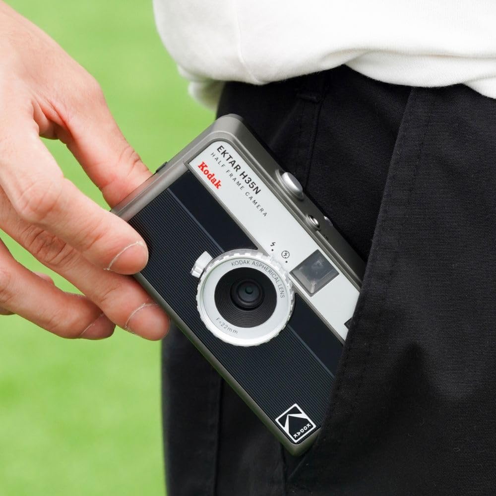 KODAK EKTAR H35N Yarım Çerçeve Film Kamera, 35 mm, Yeniden Kullanılabilir, Odaksız, Ampul Fonksiyonu, Dahili Yıldız Filtresi, Kaplamalı Geliştirilmiş Lens (Film ve AAA Pil Dahil Değildir) (Çizgili