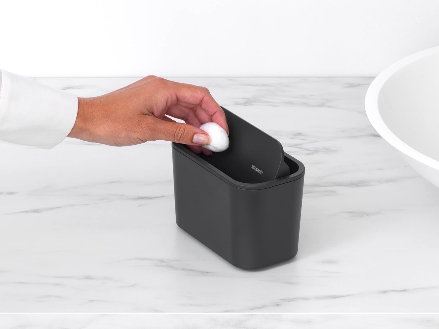 Mindset Banyo Atık Kutusu - Küçük Atıklar için İdeal - Çıkarılabilir Salıncak Kapağı - Temizlemesi Kolay - Çizilmez - Korozyona Dayanıklı - Koyu Gri - 8,5 x 15 x 9,8 cm