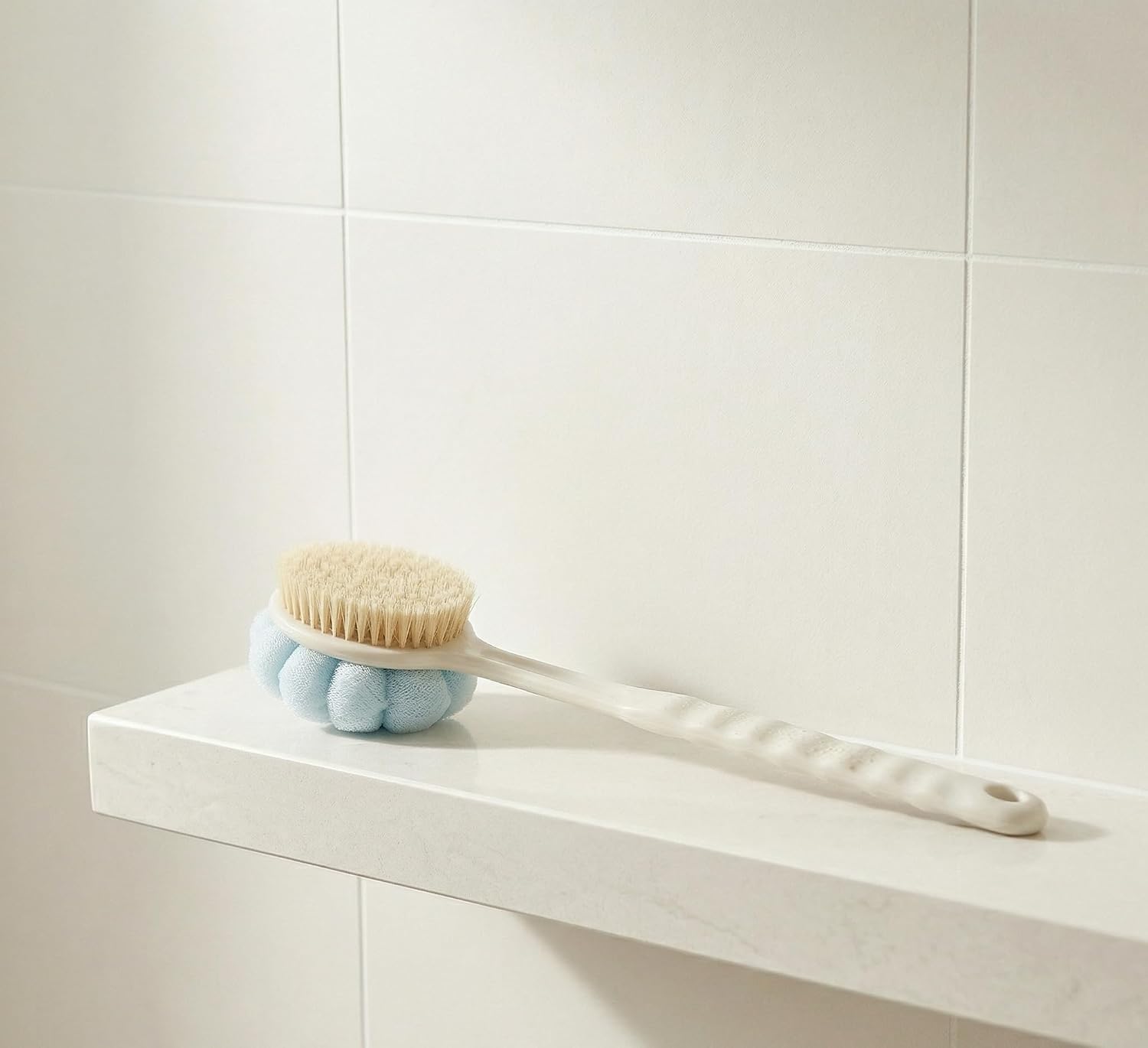 Uzun Saplı Sırt Fırçası – Çift Taraflı Banyo ve Duş Fırçası, Vücut Temizlik ve Masaj Fırçası, Ergonomik Saplı, Kişisel Bakım İçin
