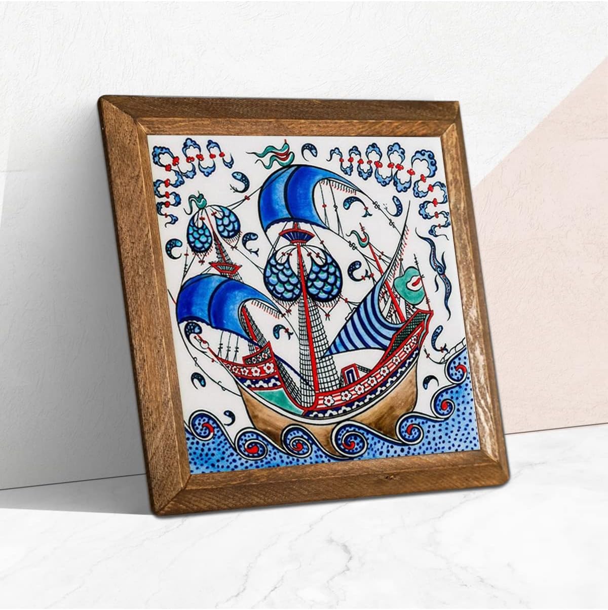 Pinecone Çini Sanatı Yelkenli Gemi Taş Duvar Tablosu - Ahşap Çerçeveli Taş Tablo - 25x25 cm - Dekoratif Duvar Sanatı - Modern Ev ve Ofis Duvar Dekoru W1-183