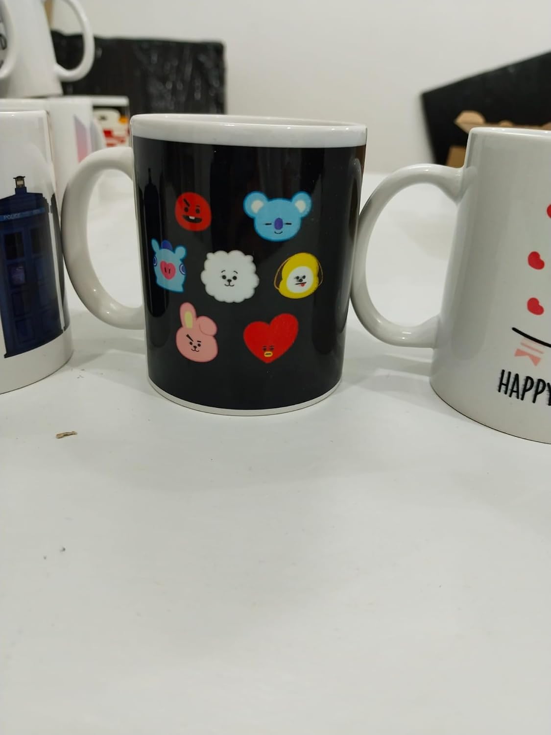 BT21 Karakter Kupa - Siyah Zemin Karikatür Seramik Bardak K-Pop Hayran Hediyesi 325ml