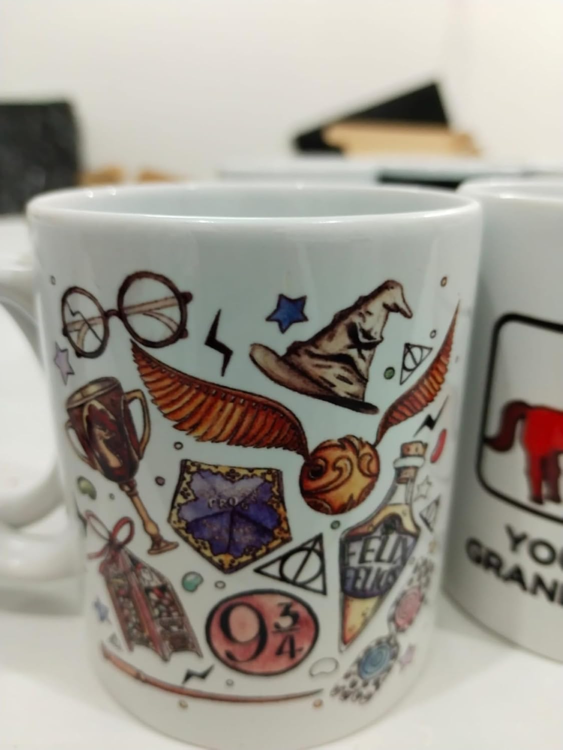 Büyücü Okulu Temalı Kupa - Fantastik Dünya Seramik Bardak Kitap Sever Hediyesi 325ml