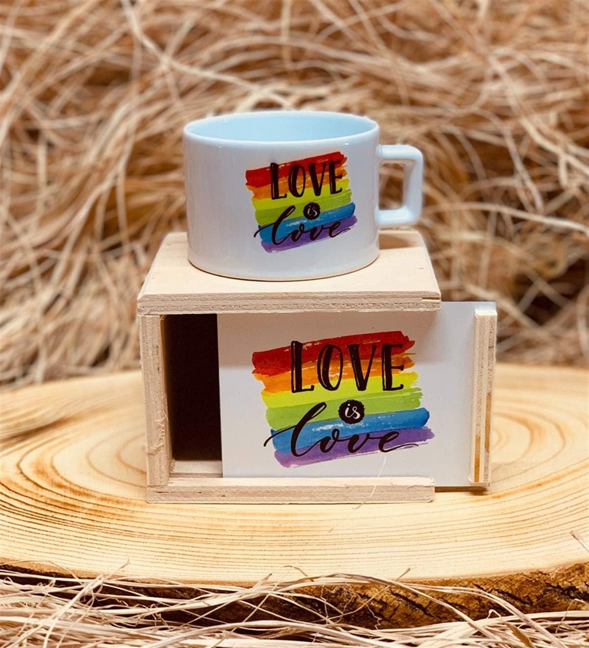 Love Is Love Ahşap Kutulu Kupa
