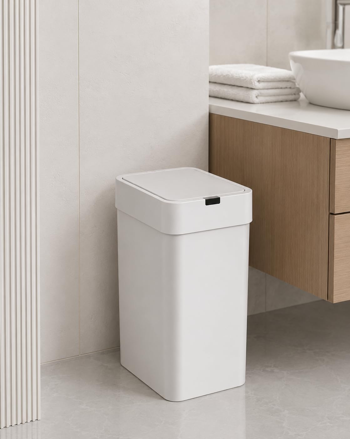 9 Litre Slim Sensörlü Çöp Kovası, Otomatik Temassız Akıllı Çöp Kutusu, Sessiz Kapanan, 2 AA Pille Çalışan, Dar Alanlar İçin Banyo, Mutfak ve Ofis Beyaz
