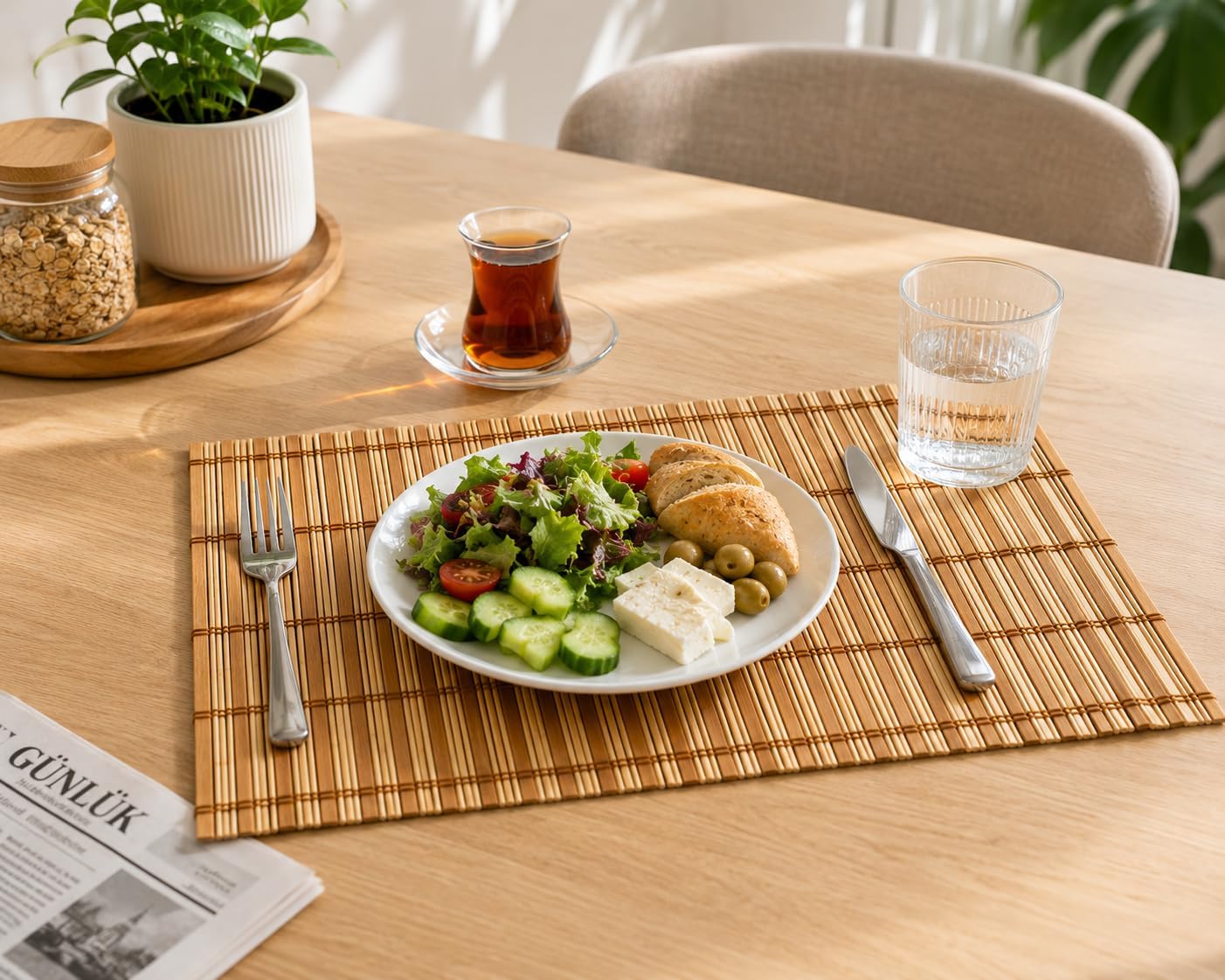 Bambu Amerikan Servis Sofra Altlığı Doğal Görünümlü Rulo Tasarım 43 x 30 cm 2 mm Kalınlık Masa ve Yemek Sunum Altlığı