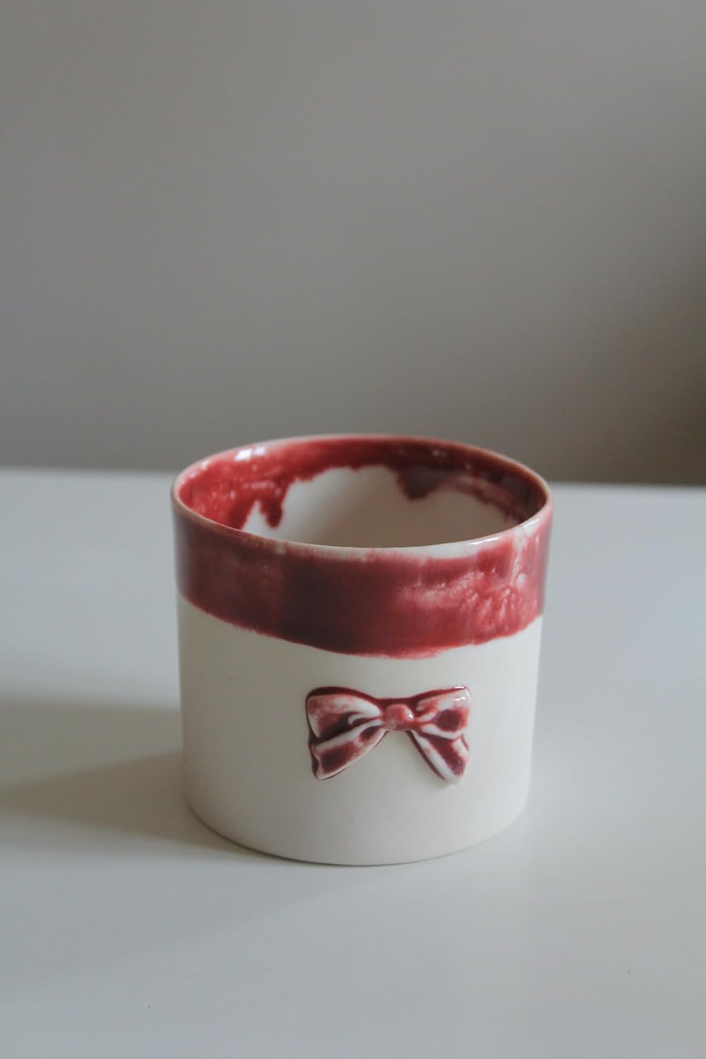 El Yapımı Porselen Kupa, Krem Beyaz, Fiyonklu Kalp Desenli, 240 ml, Seramik, Modern Minimalist, Anne Günü Temalı