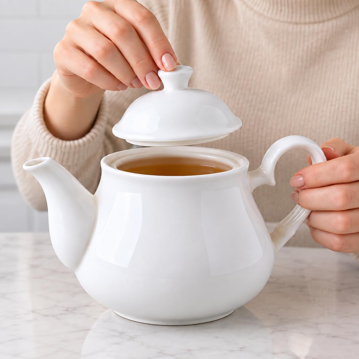 Porselen Demlik 650 ml, Beyaz Kapaklı Çay Demliği, Oval Kulplu ve Uzun Dökme Ağızlı, Siyah Çay ve Bitki Çayı Demleme, Kahvaltı ve Sofra Servisi İçin, 1 Adet