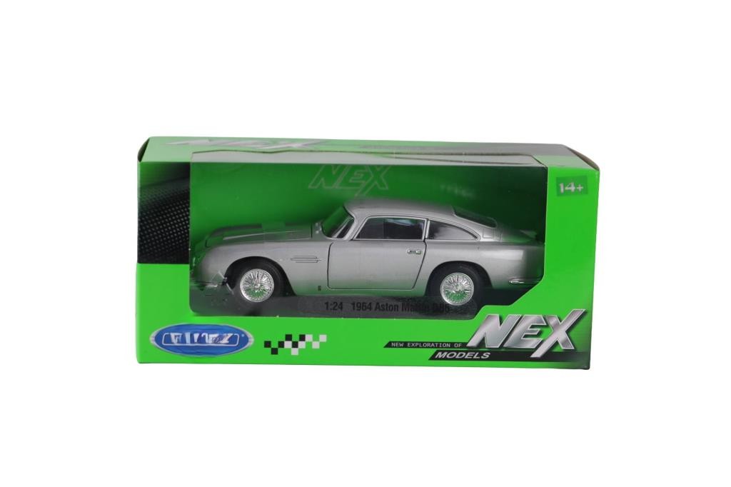 24101 1 24 64 Aston Martın DB5 12