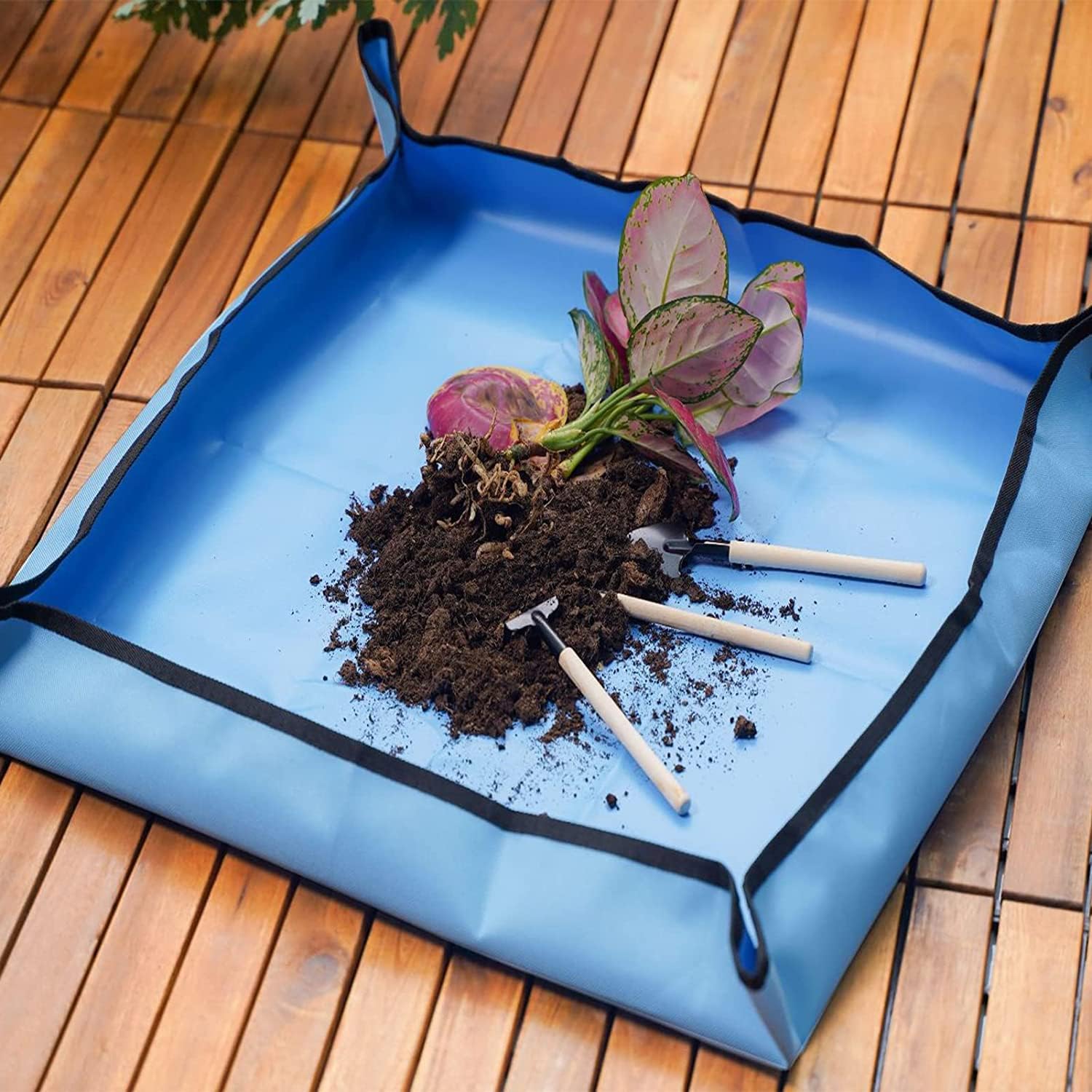 Çiçek saksı toprağı aktarımı için su geçirmez ped 65x65 cm 1 adet mavi