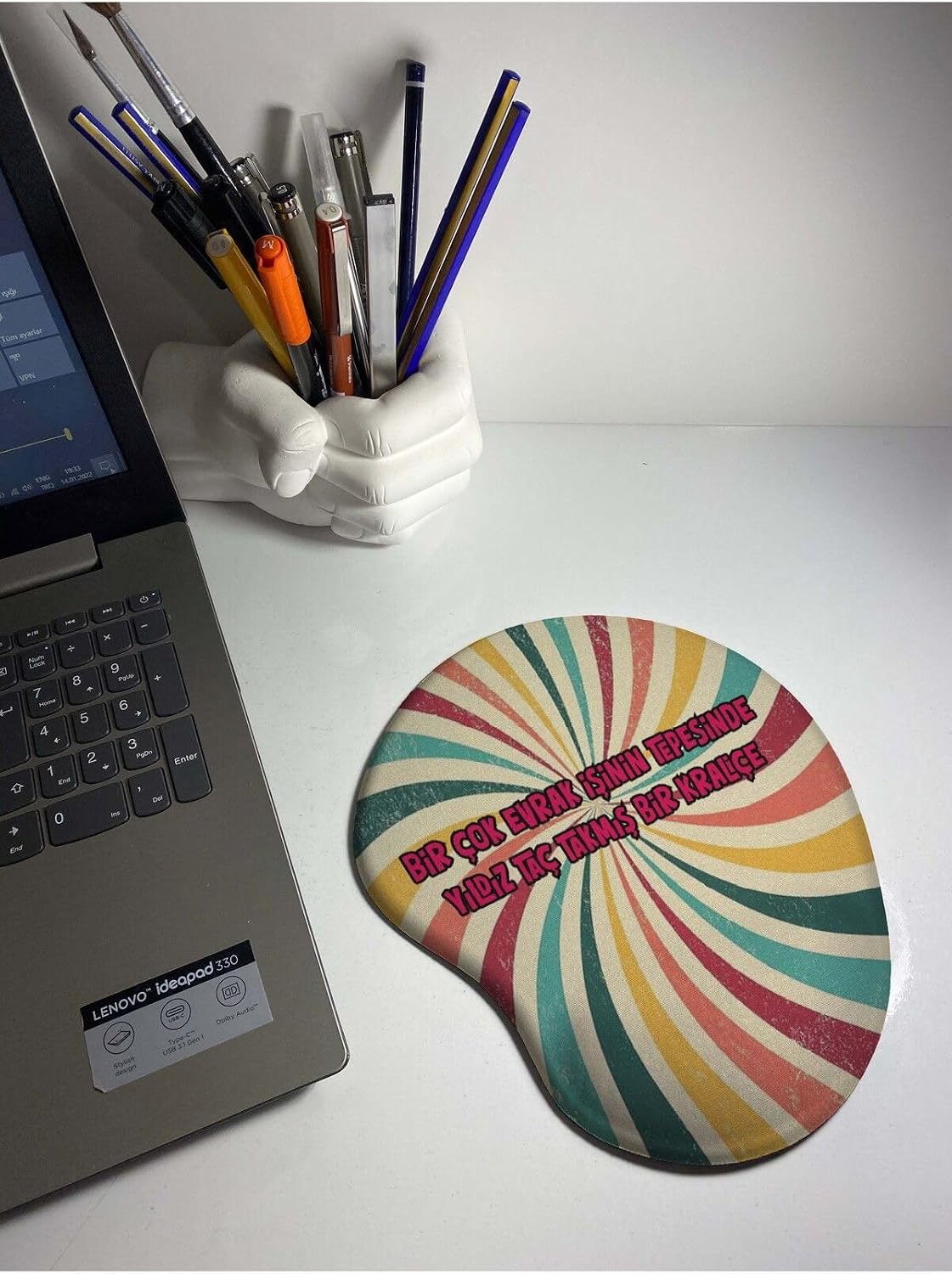 Zirvelerde Taç Takmış Bir Kraliçe Baskılı Bilek Destekli Mouse Pad