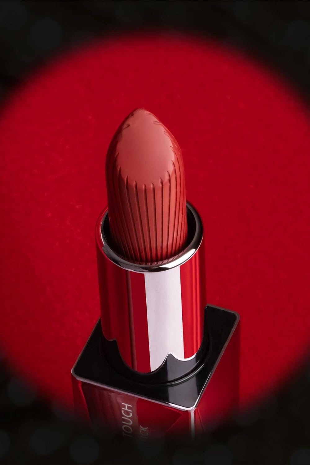 Uzun Süre Kalıcı Nemlendirici Pürüzsüz Etkili Yarı Mat Ruj Satin Touch Lipstick 826 Allure Red