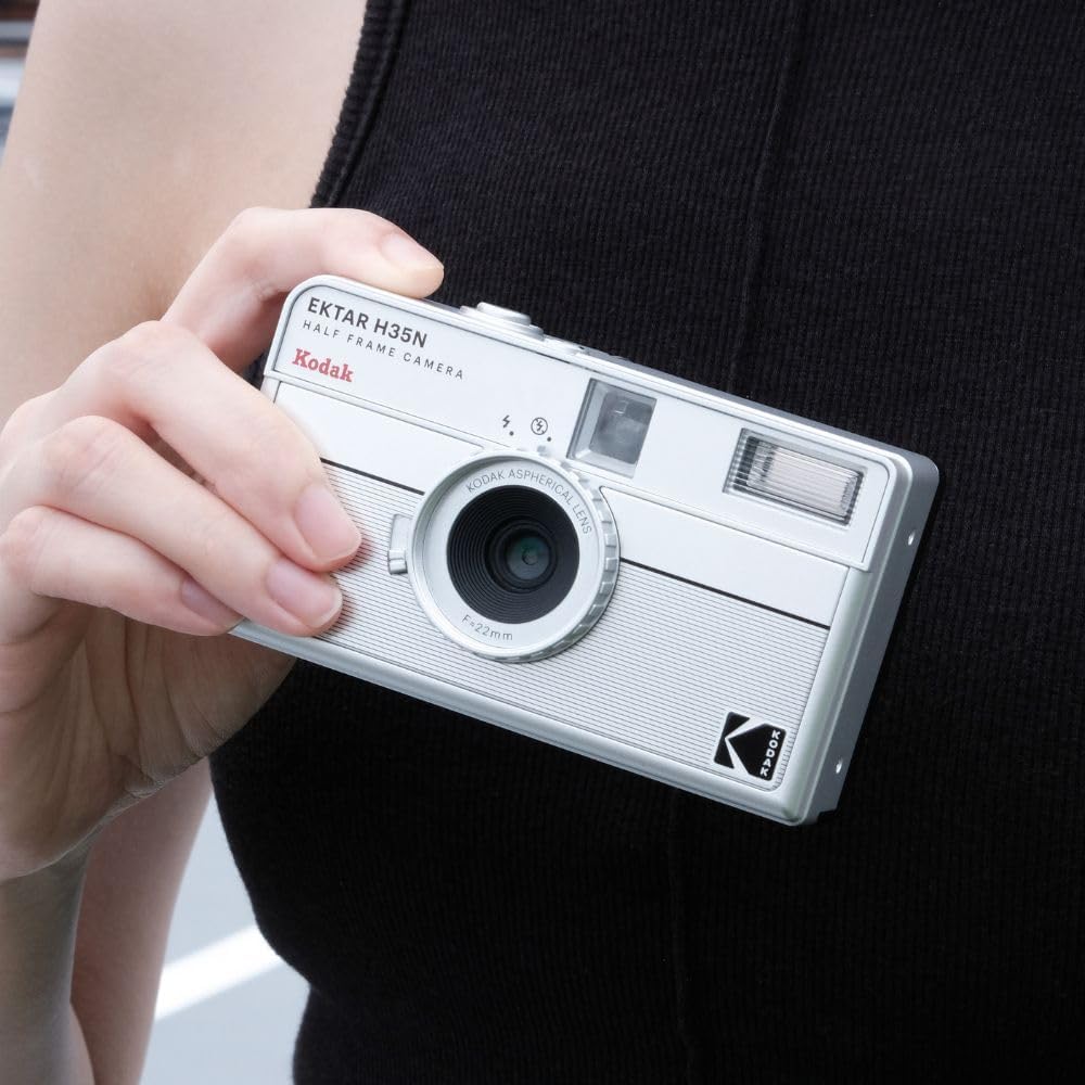 KODAK EKTAR H35N Yarım Çerçeve Film Kamera, 35 mm, Yeniden Kullanılabilir, Odaksız, Ampul Fonksiyonu, Dahili Yıldız Filtresi, Kaplamalı Geliştirilmiş Lens (Film ve AAA Pil Dahil Değildir) (Çizgili