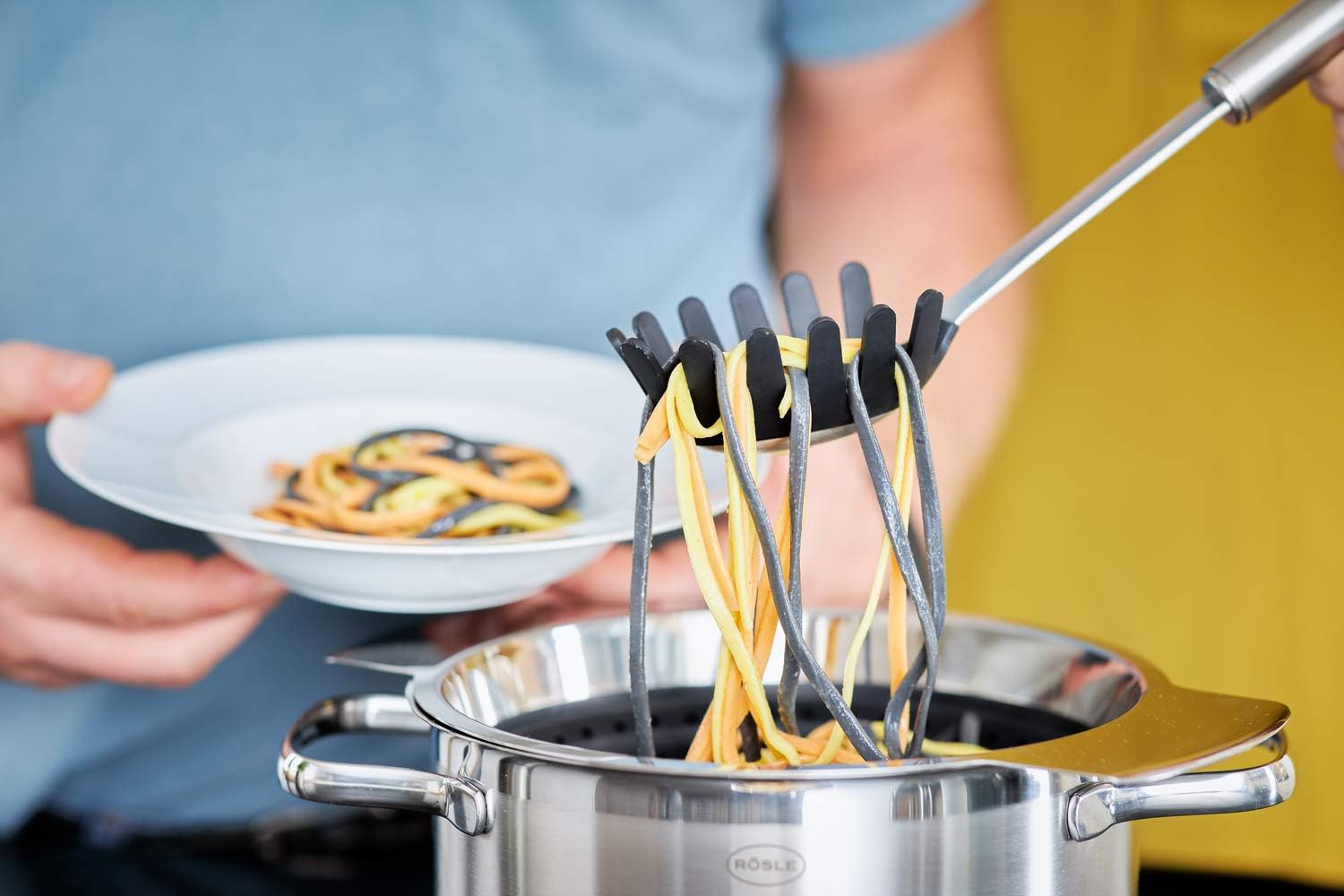 Silikon spagetti açacağı, yüksek kaliteli spagetti kaşığı, yuvarlak saplı ve silikon kaplamalı, paslanmaz çelik 18/10, bulaşık makinesinde yıkanabilir