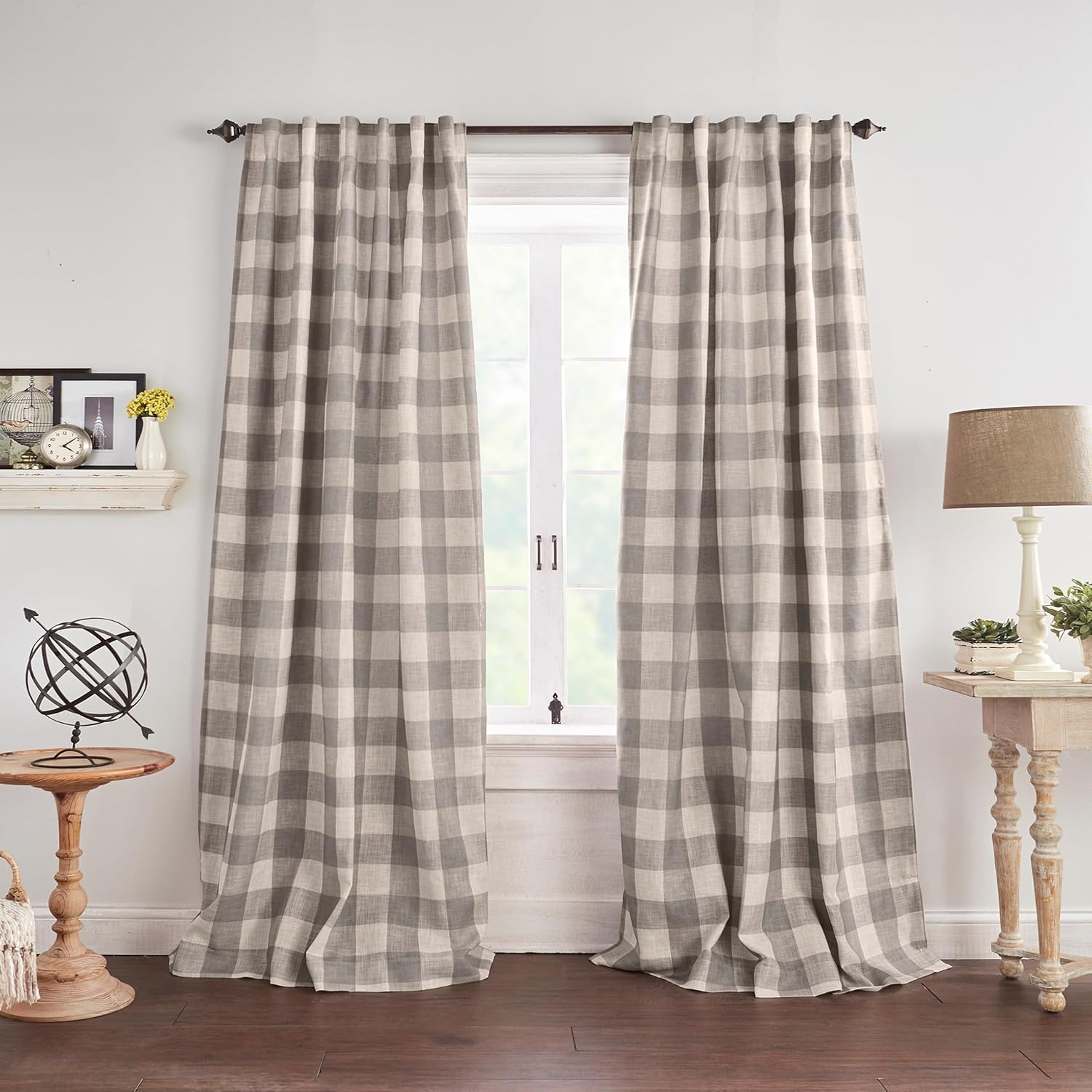Elrene Home Fashions Farmhouse Living Grainger Buffalo-Check karartma perdesi, oturma odası ve yatak odası perdesi, çubuk cepli, 132,1 x 241,3 cm, gri, 1 perde