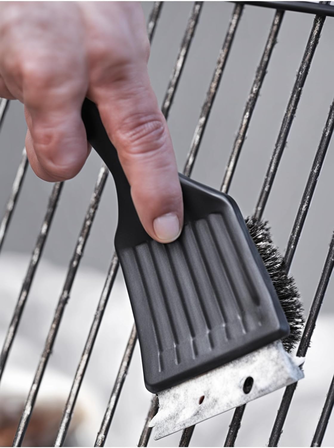Paslanmaz Çelik Mangal Temizlik Fırçası Ergonomik Saplı 2’si 1 Arada Barbekü Izgara Temizleyici Dayanıklı ve Etkili Tasarım