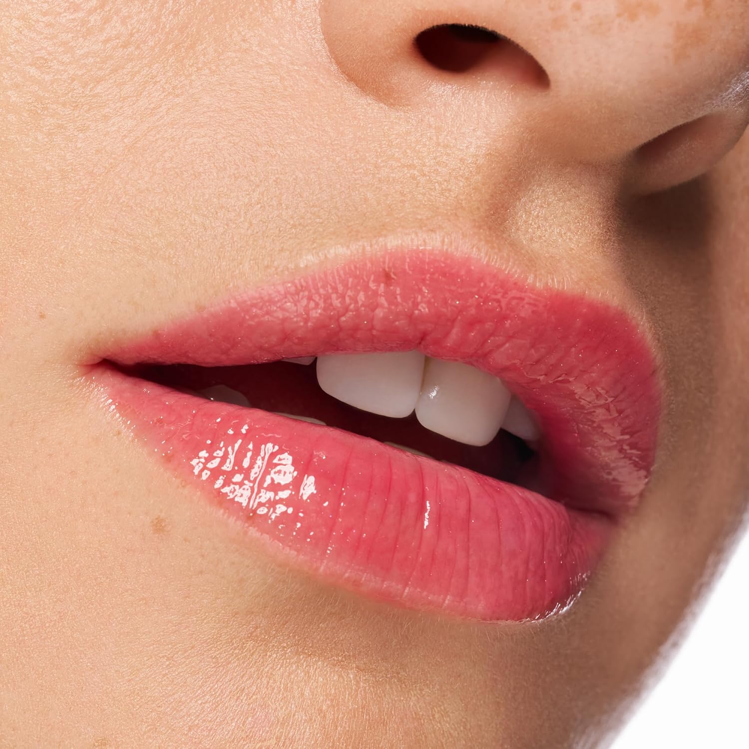 Essence Chili Bomb Parlak Lip Gloss Dudak Parlatıcısı 01