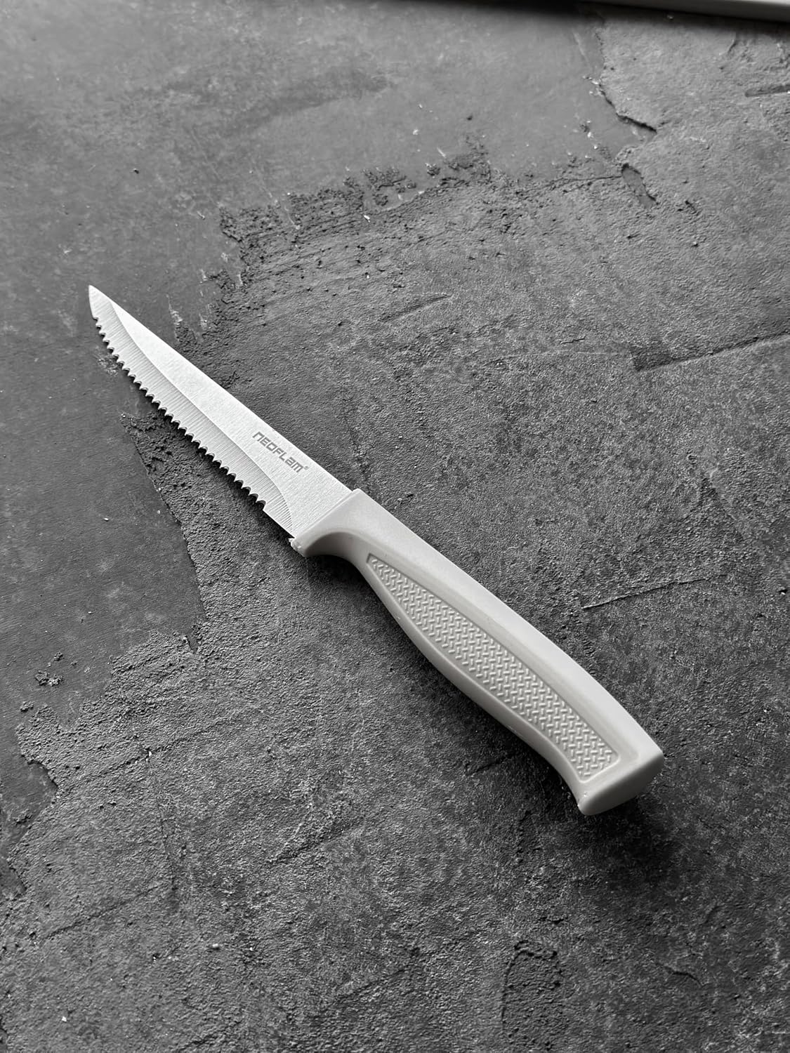 Fika Tırtıklı Steak Bıçağı,11 Cm Gri D-NEOGEK011