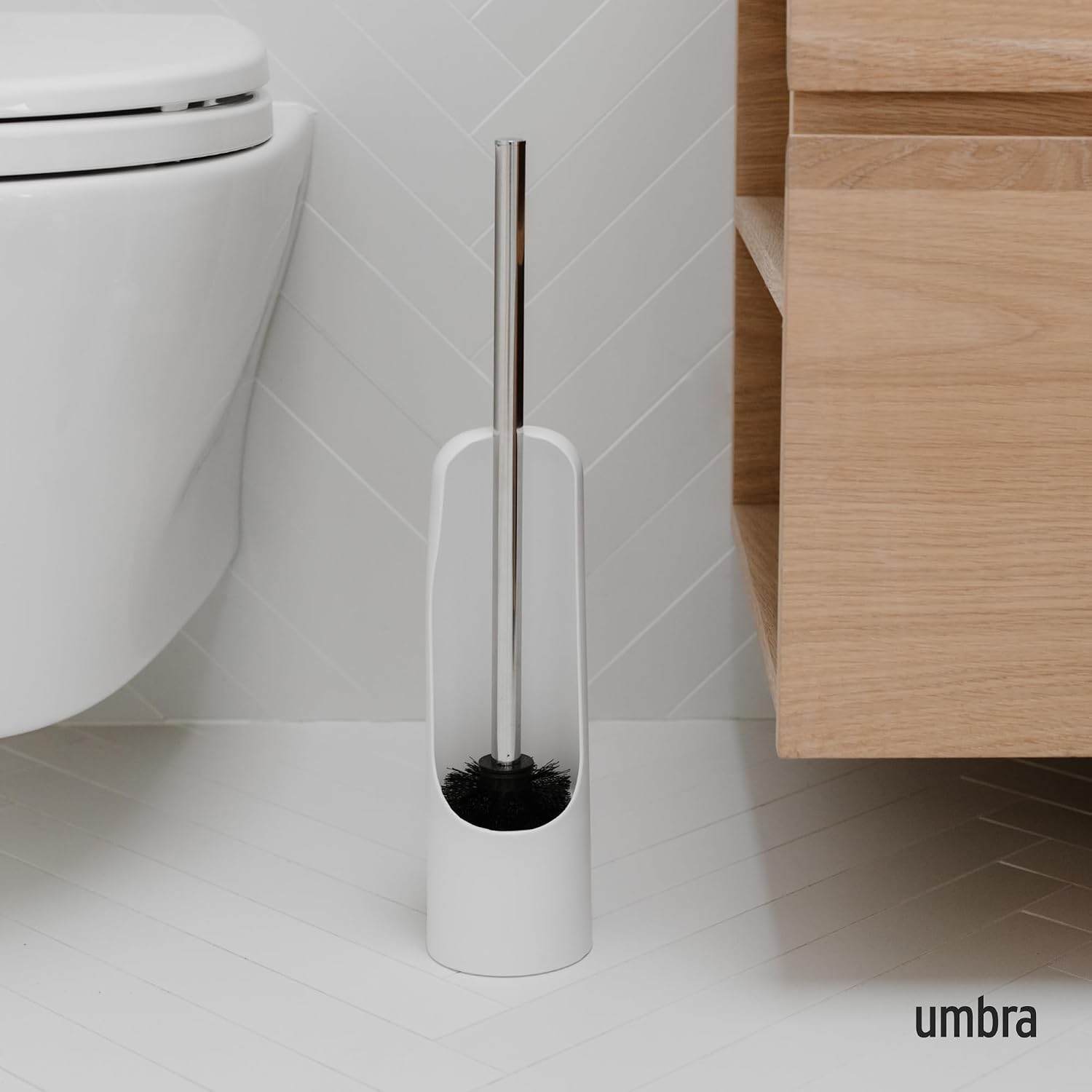 Touch Tuvalet Fırçası Açık Arkalı Gizli Tutuculu – Dayanıklı, İnce, Plastik ve Metal Klozet Temizleyici, Kauçuk Kaplamalı – Yumuşak ve Yoğun Fırça Kılları – Tüm İnatçı Lekeleri Çıkarır, Beyaz