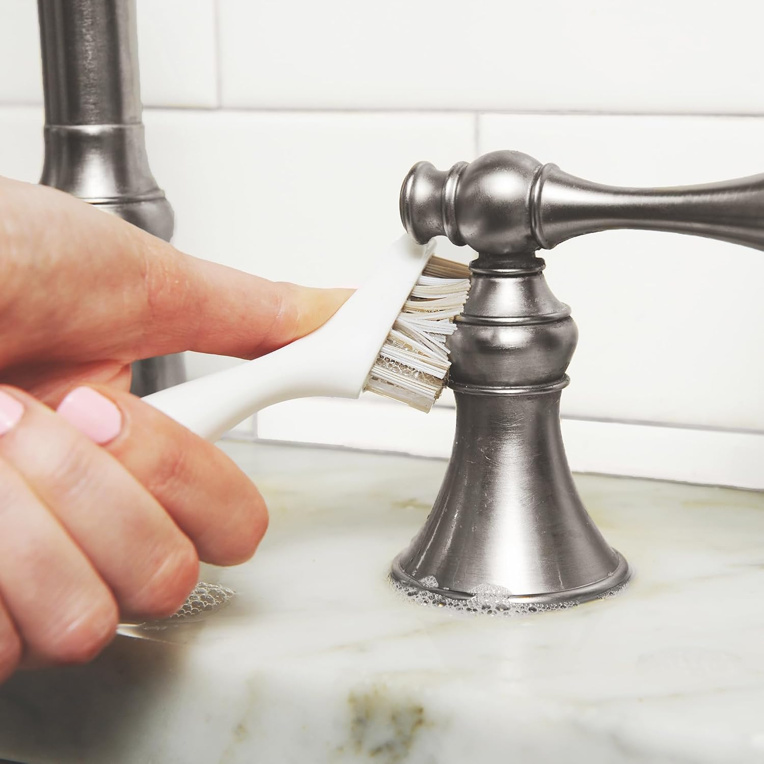 Micro Manager derz fırçası, sürdürülebilir gider fırçası, banyo temizleme fırçası, derz temizleme fırçası, detaylı uçlu, derinlemesine temizlik, B Corp sertifikalı